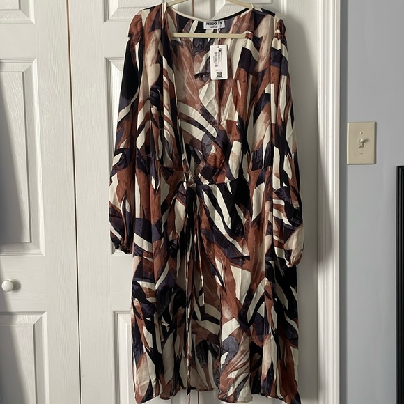 Rebdolls Abstract Print Wrap Dress - Picture 1 of 5